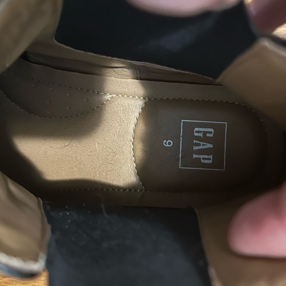 Men’s Gap 9 Faux Leather Chelsea Boot - Picture 2 of 3